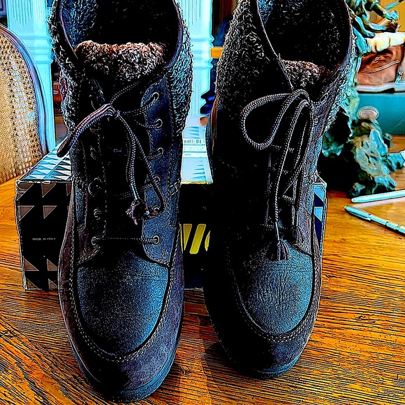 Fabulous Tecnica NEWInBox.Italy.DarkBrownSuede&Shearling.Sicilian/Moorish Design - Picture 9 of 15